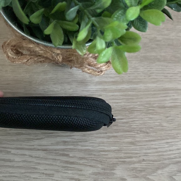 Earbud Case - Picture 3 of 4